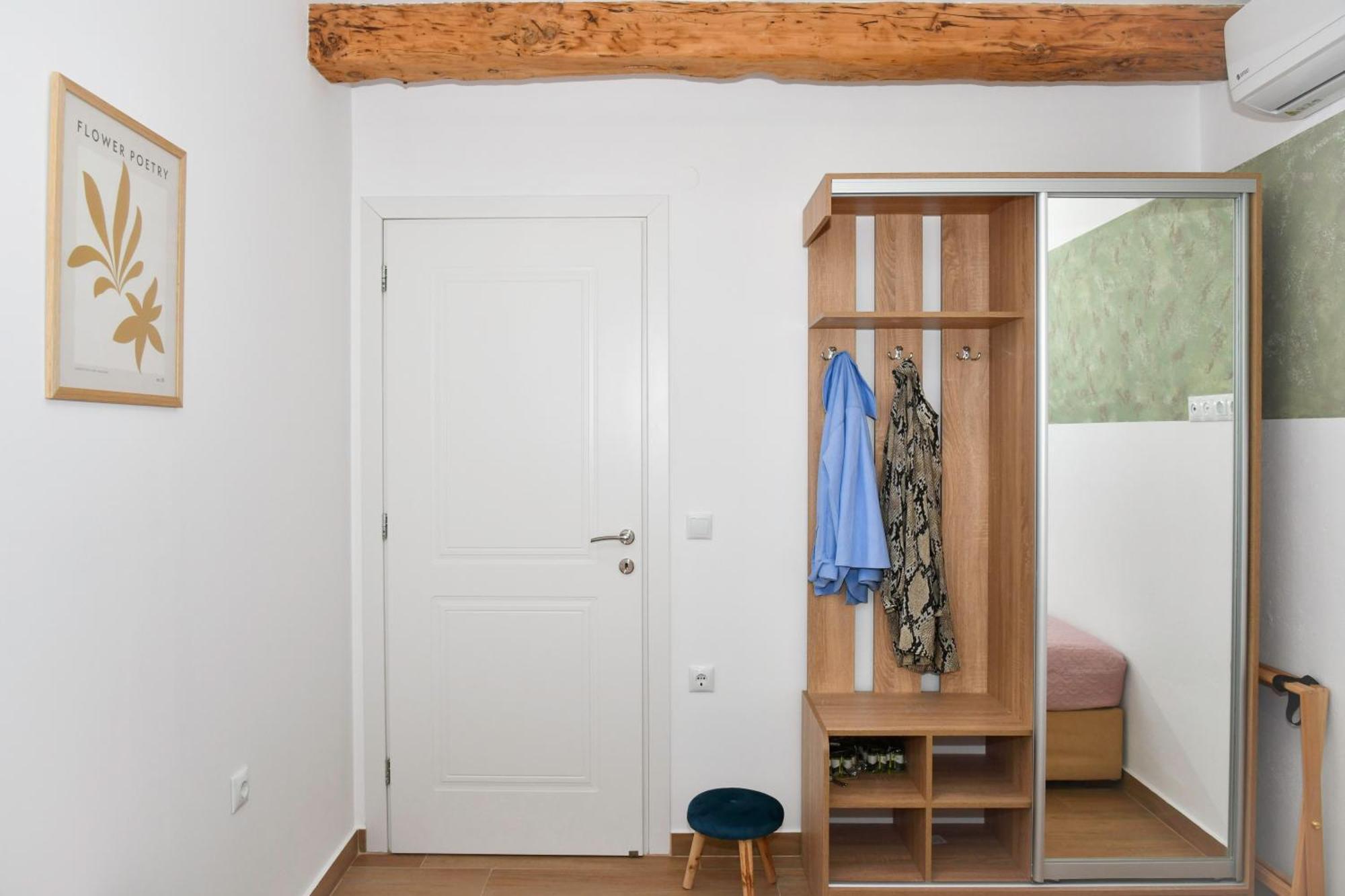 Captain Theo'S Modern Apartment Maria Lefkími Kültér fotó